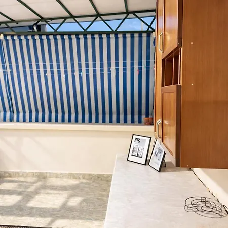 Cozy With Sunny Terrace ティラナ