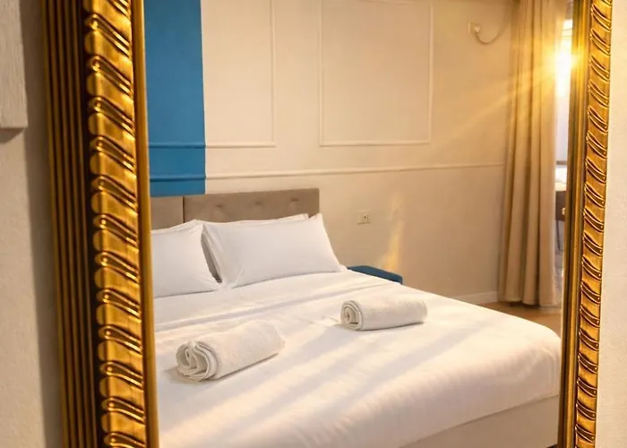 Cozy With Sunny Terrace ティラナ