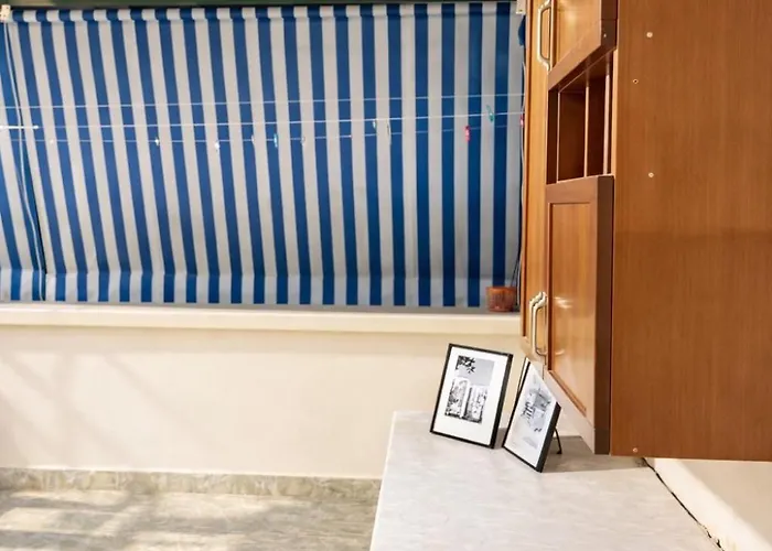 Cozy With Sunny Terrace ティラナ