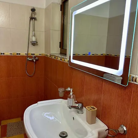 شقة Cozy With Sunny Terrace *