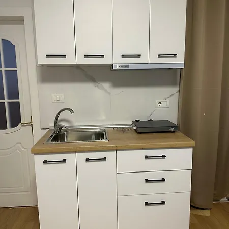 Cozy With Sunny Terrace Appartement