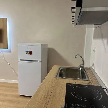 Cozy With Sunny Terrace شقة تيرانا