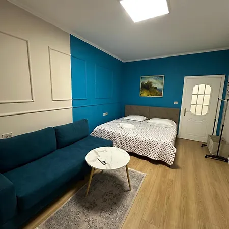 Cozy With Sunny Terrace شقة