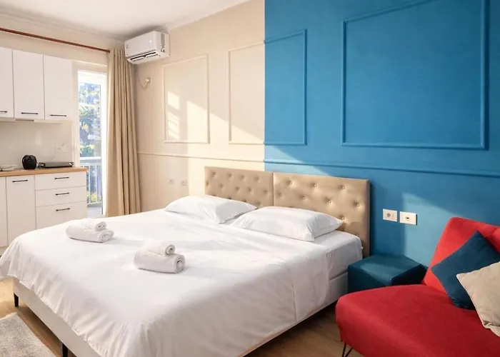 Cozy With Sunny Terrace Lägenhet