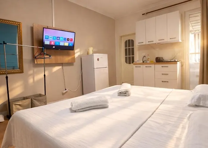 Cozy With Sunny Terrace Appartement Tirana