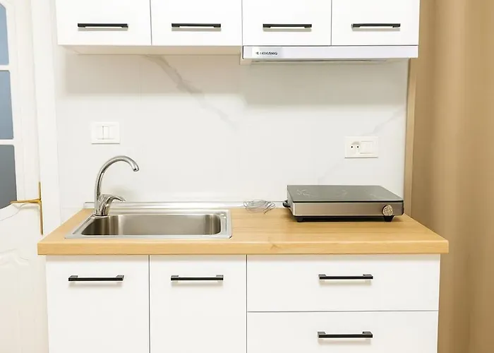 Cozy With Sunny Terrace Appartement Tirana